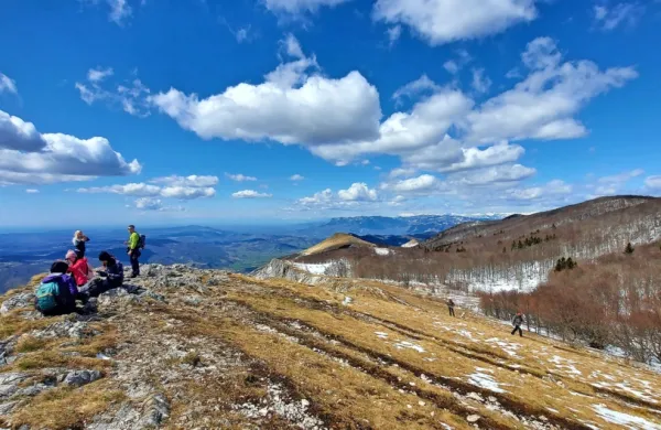 Sobotni sodri in snegu je sledila sončna nedelja, ki so jo mnogi užili na Nanosu