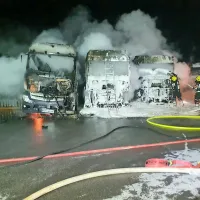 Na parkiri&scaron;ču zagoreli tovornjaki in priklopniki