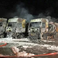 Na parkiri&scaron;ču zagoreli tovornjaki in priklopniki