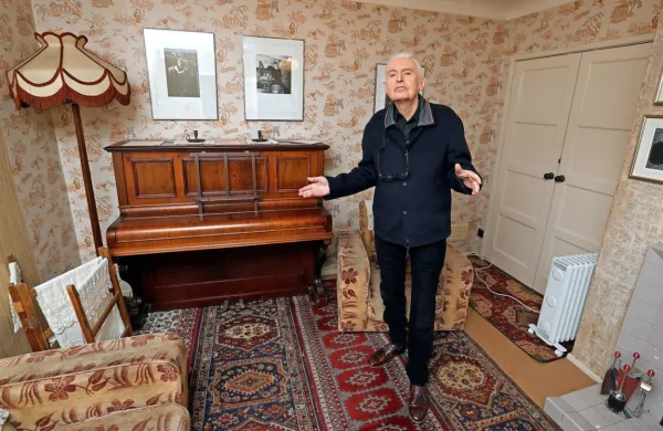 Glasbenike, ki bodo ustvarjali v hiši na ulici Forthlin v Liverpoolu, 
bo pomagal izbrati mlajši brat slavnega Beatla Mike McCartney.