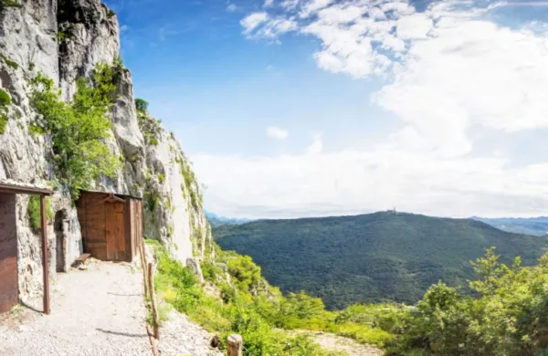 V Sabotinu so danes odprli  Park miru in Briški krog miru