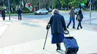 Politične stranke se strinjajo, da veliko upokojencev v Sloveniji 
prejema prenizke  pokojnine.