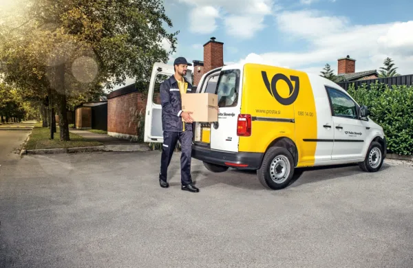 Svojim strankam Pošta Slovenije zagotavlja  vrsto alternativnih 
možnosti prevzema pošiljk: dostavo paketnih pošiljk na dogovorjeno mesto, drugi naslov, v paketomat, paketnik, na bencinski servis, pogodbeno prevzemno mesto, izberejo pa lahko tudi 
želeni datum dostave.  