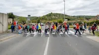Lucijsko 3D-zebro, ki je prva tovrstna v slovenski Istri, so zarisali 
na cesti za obrtno cono v Fazanu, ki vodi do Osnovne šole Lucija. 
Prehod je videti kot navidezna ovira na cestišču, zaradi česar 
vozniki dodatno zmanjšajo  hitrost, ki je na tem območju že 
omejena.
