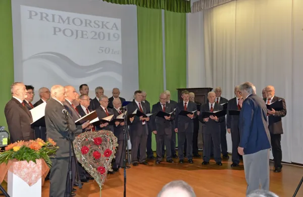 Moški pevski zbor Pivka poje že 50 let.