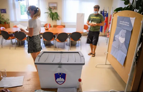 Tudi drugi dan predčasnega glasovanja je zaznamovala visoka 
volilna udeležba.