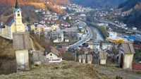 Idrija (Cerkno in vsi  ogroženi kraji) si s svojo razvojno kalvarijo 
zasluži poslance, ki bodo delovali proti nesmislom centralizacije 
Slovenije. 