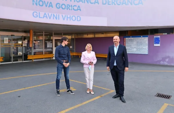 Namestnik predsednice sveta šempetrske bolnišnice Gabrijel 
Fiser, strokovna direktorica Dunja Savnik Winkler in direktor 
bolnišnice Dimitrij Klančič 