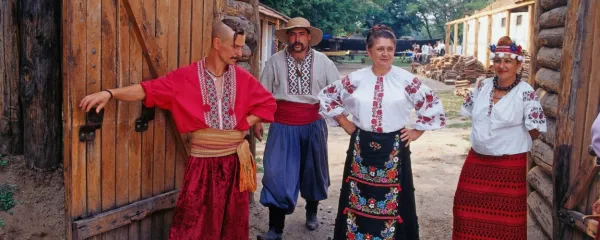 V Ukrajini so ohranili kozaško tradicijo in izročilo, v zadnjem času 
pa obnovili tudi njihovo bojevitost.