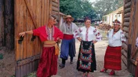 V Ukrajini so ohranili kozaško tradicijo in izročilo, v zadnjem času 
pa obnovili tudi njihovo bojevitost.
