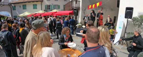 V Šmartnem bo jutri nadvse živahno, saj pripravljajo tradicionalno 
prireditev Brda in vino.