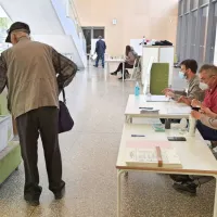 Na voliščih št. 11 in 13. na Podružnični osnovni šoli Ledine so 
dopoldne zabeležili precej večji obisk kot pred štirimi leti. Na 
volišču št. 13 so izračunali celo rekordno 16-odstotno udeležbo na 
predčasnih volitvah.

