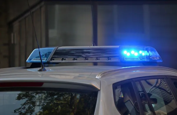 14-letnik v &scaron;olo pri&scaron;el s pi&scaron;tolo, strel je bil sprožen nenamerno
