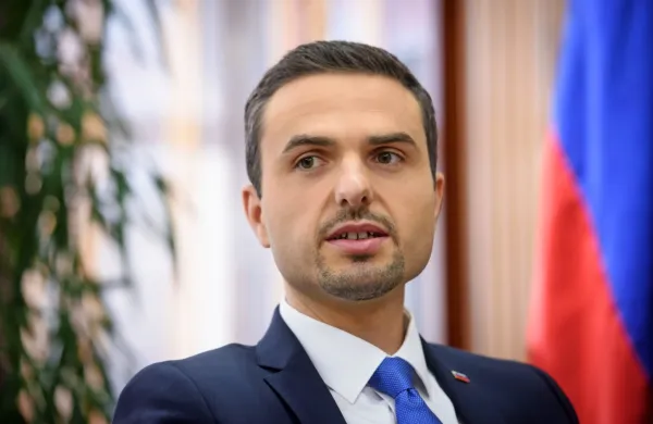 Obrambni minister Matej Tonin je napovedal podpis pogodbe 