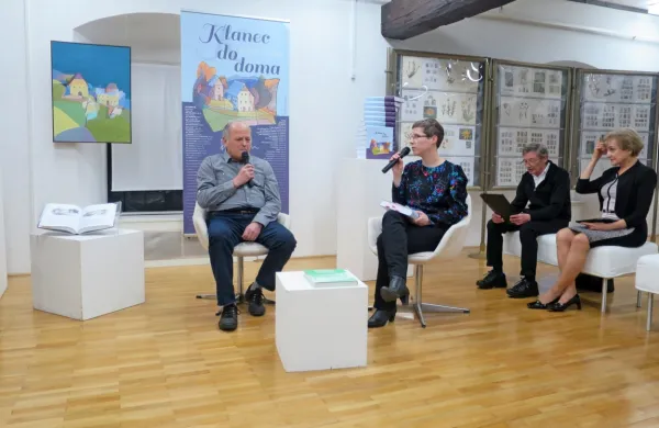 Rafko Terpin  je obsežno monografijo Klanec do doma 2 s  600 
risbami  kmečkih hiš  predstavil v idrijski Mestni knjižnici in 
čitalnici.