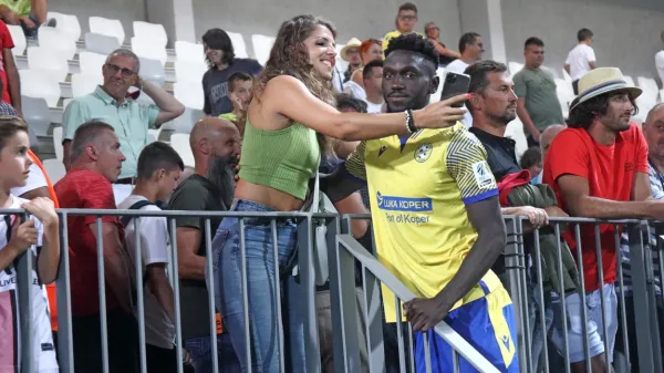 Lamin Colley je očitno priljubljen tudi pri navijačih.