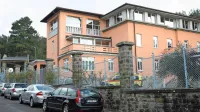 Ortopedska bolnišnica Valdoltra že desetletja pogumno stopa  po 
poti sodobnega razvoja, a kljub temu že devet let traja čakanje na 
pridobitev naziva klinike. 
