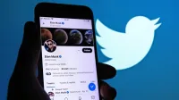 Novico o Muskovem prevzemu Twitterja javnost sprejema z 
mešanimi občutki.