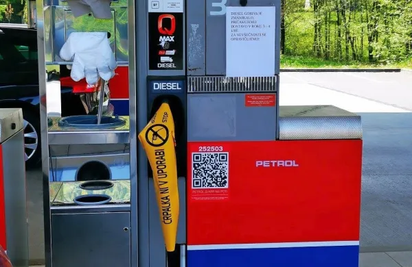 V družbah Petrol in OMV so povečali dobavo zalog, kljub temu pa 
na nekaterih servisih za krajši čas zmanjkuje goriva.
