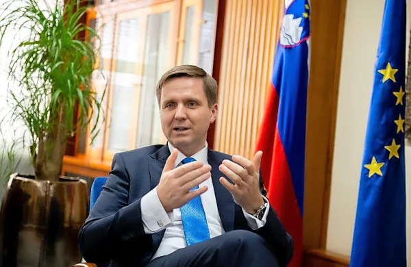 Predsednik državnega zbora Igor Zorčič je v poslanici ob 1. maju 
spomnil na pravico do dostojnega dela in primernega plačila.