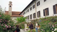 Rožni vrt pri samostanu Kostanjevica je že premajhen za vse sorte, 
ki bi jih poznavalci vrtnic lahko predstavili.  