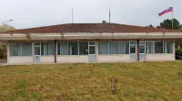 Objekt naj bi postal vstopna točka v Slovenijo z navezavo na že 
obstoječi Živi muzej Krasa, Kobilarno Lipica, Škocjanske jame in 
širšo okolico.