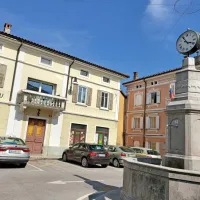 Vodnjak so na starem trgu, zdajšnjem Trgu 1. maja,   postavili leta 1862.