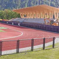 Ob prenovljeni atletski stezi bodo do jeseni  zgradili še objekt  s 
tribuno in s prostori za športnike.  