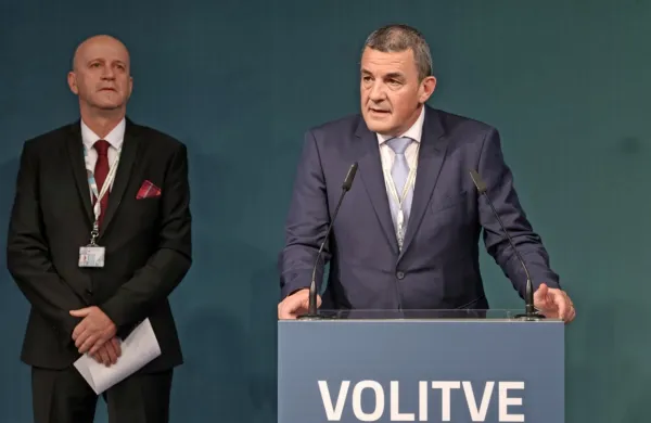 Strokovnjaki so ob dodatnem preverjanju izidov volitev ugotovili, 
da obstoječa programska oprema vsebuje napako v d'Hondtovem 
sistemu dodeljevanja dodatnih mandatov po upoštevanju ostankov glasov na ravni države.