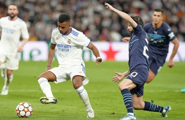 Nogometaši Reala (v belem) bodo v finalu lige prvakov proti 
Liverpoolu lovili svojo 14. lovoriko v elitnem klubskem tekmovanju. 