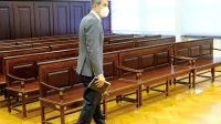 Obtožena peterica v zadevi Petrič odločno zavrača očitke o 
zlorabah pri spornem prevzemu Etre 33 leta 2010.