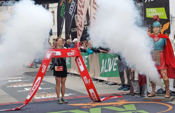 Med ženskami je s stokilometrsko progo prva opravila Nina Frelih,  
med moškimi je na enaki razdalji slavil njen partner Jan Božič. 