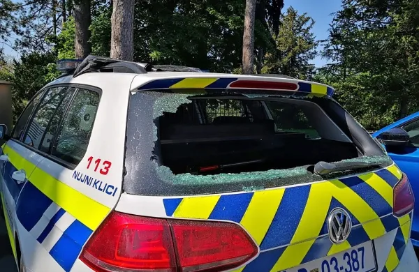 35-letnik razbijal policijske avtomobile nad Moretini