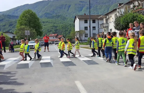Prehod za pešce z zebro 3D povečuje varnost najbolj ranljivih v 
prometu, med katerimi so zlasti   otroci.  