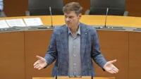 Postojnčan Robert Pavšič nam je potrdil, da se pogovarja v smeri zasedbe mesta generalnega sekretarja državnega 
zbora.