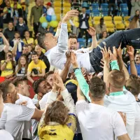 Eden od glavnih tvorcev uspeha koprskega moštva, trener Zoran 
Zejković, je po podelitvi priznanj končal na rokah svojih  nogometašev. Vsak nagrajenec je prejel še velik vrč piva pokrovitelja 
finala.