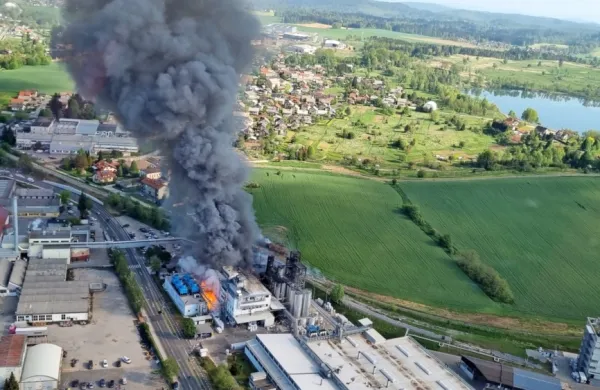 Aktivirane so gasilske enote in zdravstvene enote, ekološki 
laboratorij z mobilno enoto, pa tudi helikopterska pomoč.