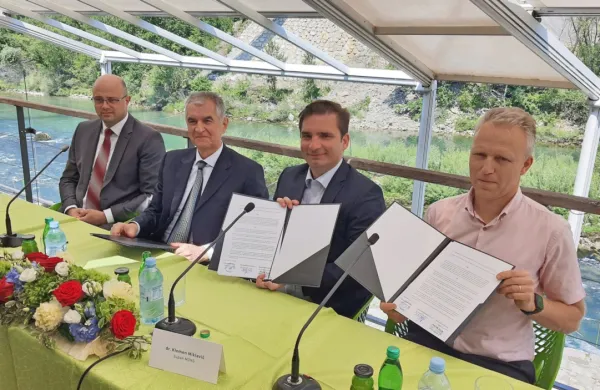 Podpisniki sporazuma so se zavezali k izvedbi ukrepov varstva 
pred utopitvami na Soči pri starem jezu tudi letos poleti.
