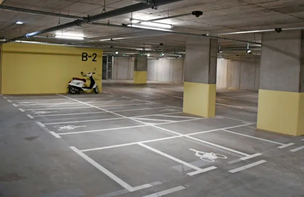 V garaži Belveder parkirna mesta za motorje