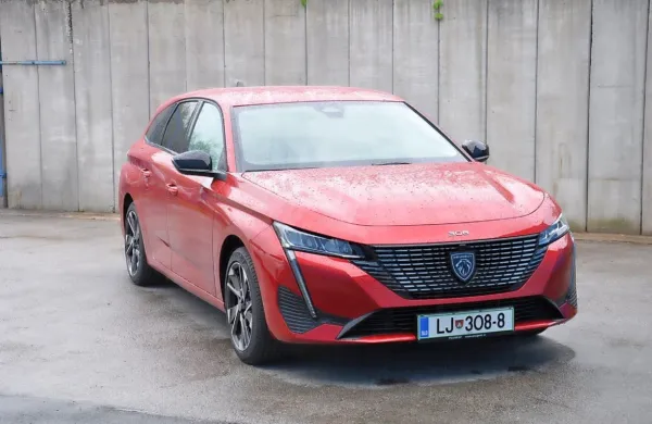 Za letos pri Peugeotu napovedujejo okrog 200 prodanih vozil, za prihodnje leto pa si nadejajo na slovenske 
ceste poslati kar 400 vozil. Omenjene številke, kot pravijo pri Peugeotu, predstavljajo polovico skupne 
prodaje modela 308.