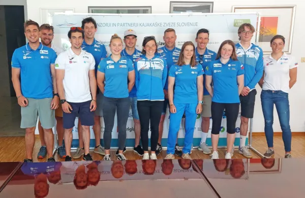 Del kajakaške reprezentance na včerajšnji predstavitvi v Ljubljani. 
