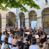 Mladi glasbeniki z mentorjem in dirigentom Vladom Repšetom so 
med drugim ustvarili vrhunsko izvedbo idiličnega Adagia Giuseppa Tartinija. 
