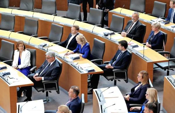 DZ na izredni seji v sredo o spremembah zakona o vladi in noveli zakona o RTVS