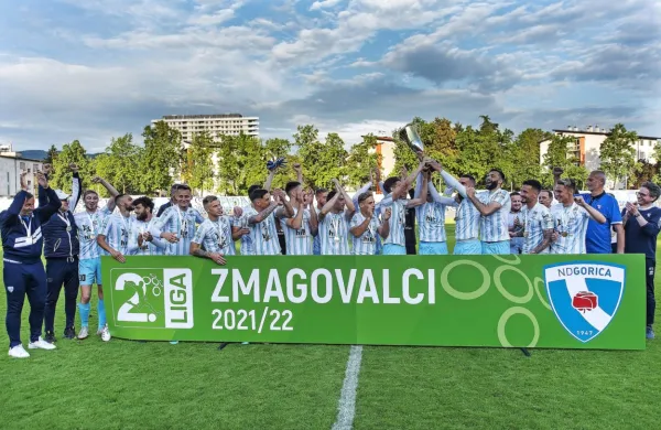 Novogoričani z lovoriko za naslov najboljšega  v drugi slovenski 
nogometni ligi. 