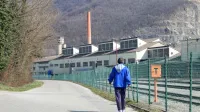 Salonit je želel, da bi občina s hitro spremembo prostorskega akta 
omogočila gradnjo novih naprav na območju industrijskega tira. 
Po opozorilih civilne družbe so svetniki zategnili zavoro. 