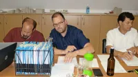 Župan Gašper Uršič (ob njem levo podžupan Domen Uršič in 
direktor občinske uprave Oton Lahajnar) je s skladovnico projektov utišal svetnike, ki so po triinpolletnem zaviranju občine 
tožili nad pomanjkanjem naložb.