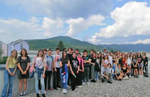 Dijaki s sovrstniki iz tujine o lažnih novicah