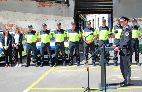 Namestnik generalnega direktorja policije Stanislav Vrečar je 
pozdravil novo enoto avtocestne policije. 