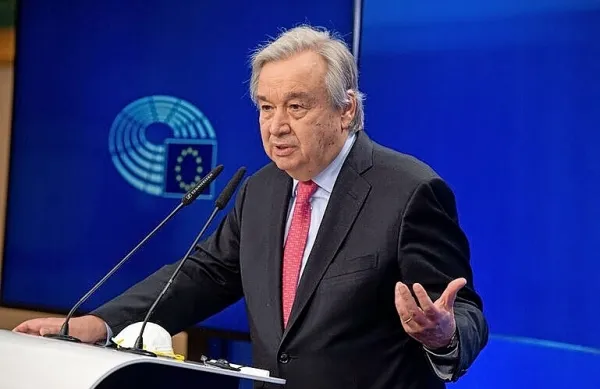 Generalni sekretar organizacije Antonio Guterres opozarja, da 
globalni energetski sistem ne deluje in človeštvo žene v podnebno 
katastrofo.