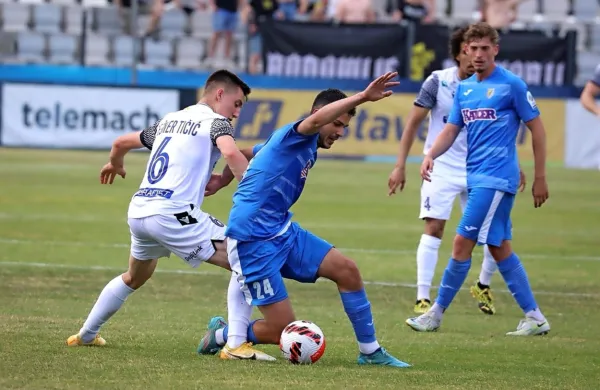 Mario Čuić (št. 24) je v ponedeljek prvi zatresel koprsko mrežo. 